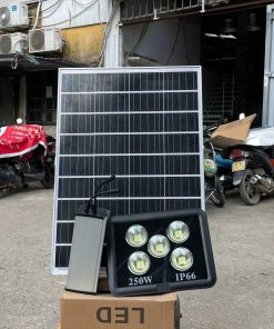 ĐÈN LED NĂNG LƯỢNG MẶT TRỜI CHO SÂN BÓNG 250W
