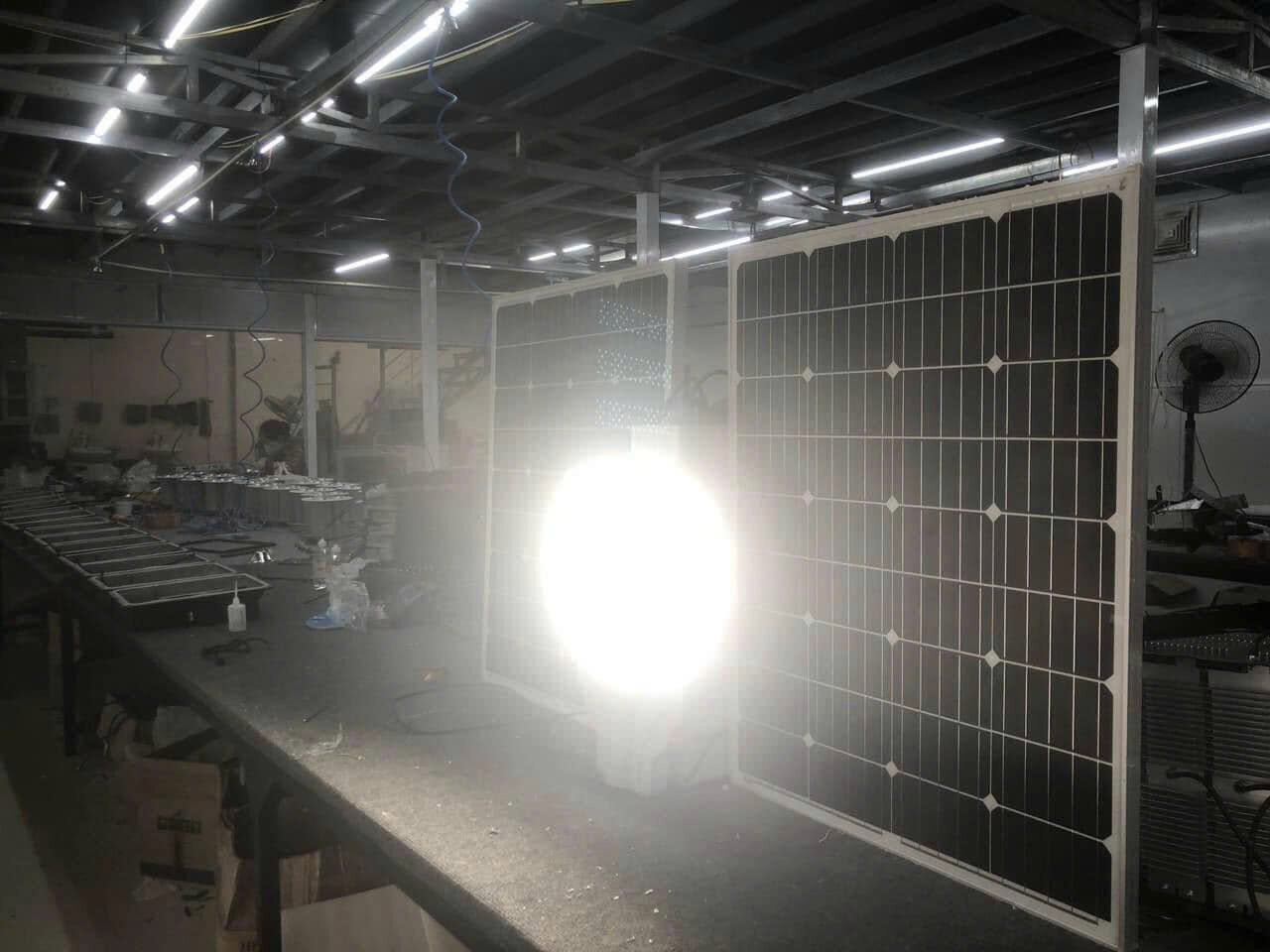 Đèn sân bóng năng lượng mặt trời